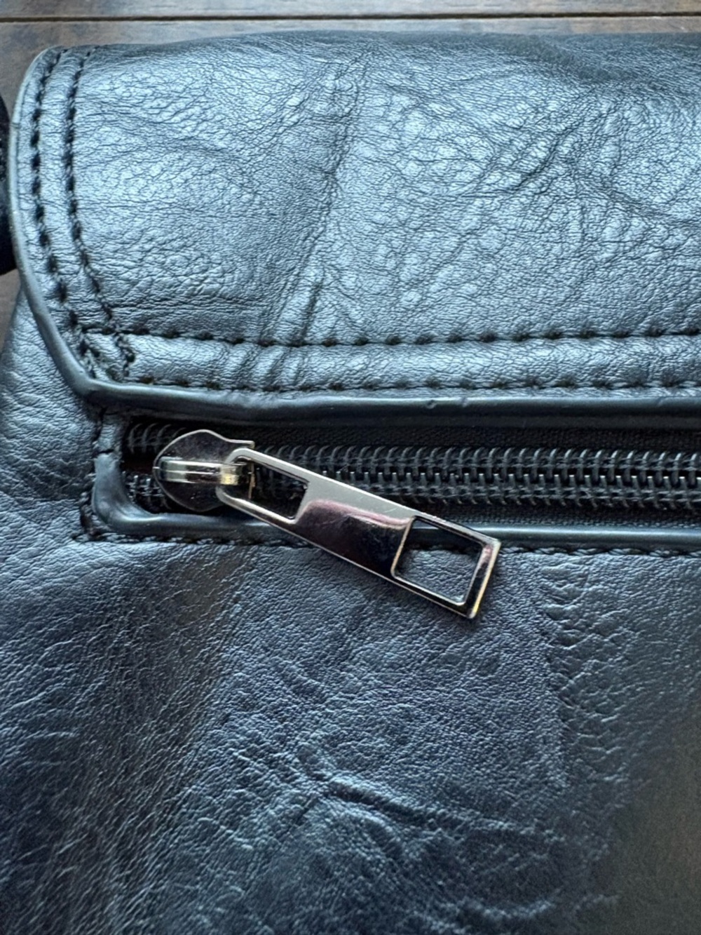 Black Messenger bag - Picture 7 of 10